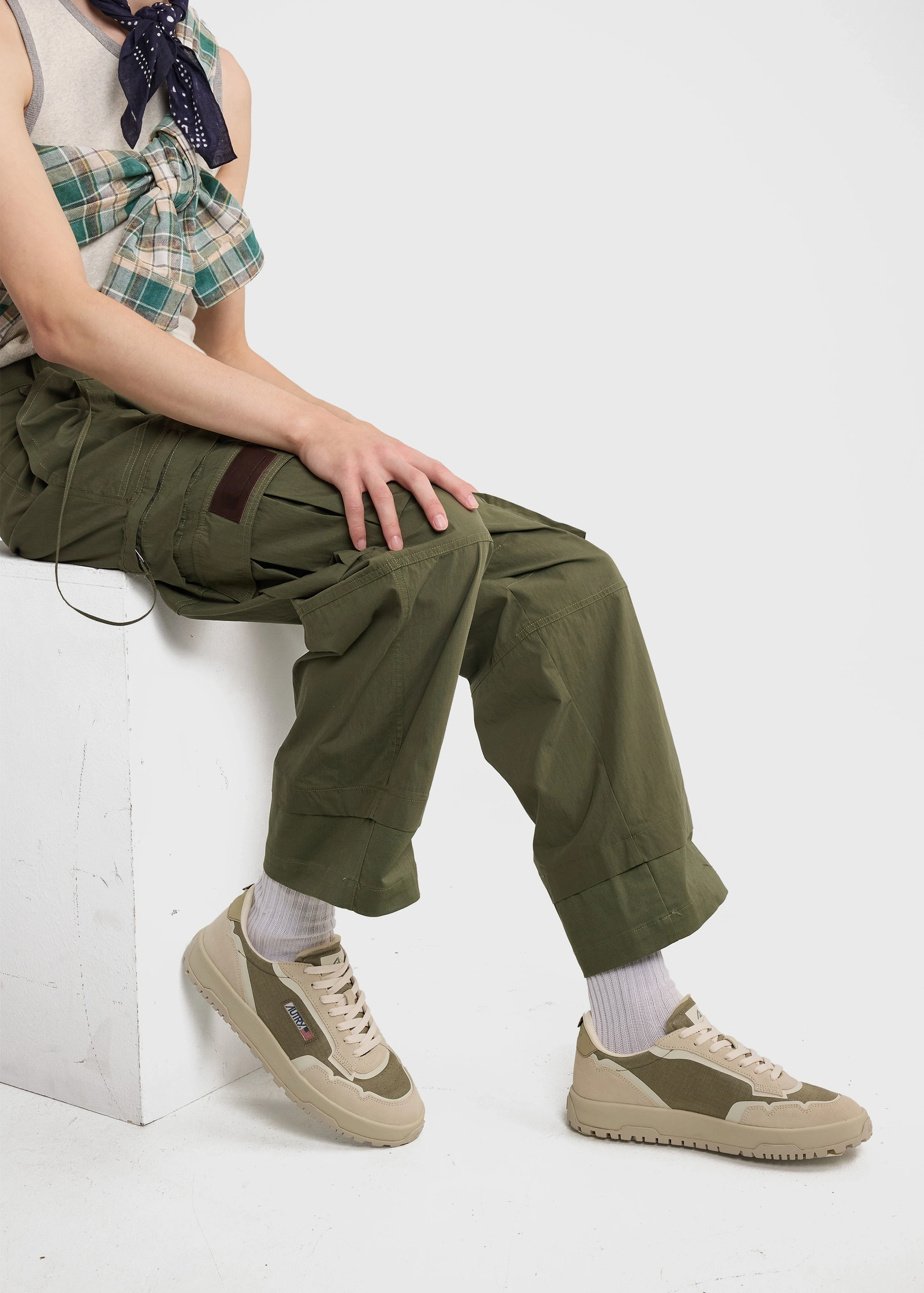 (関税、送料込) AUTRY スニーカー ADLWUE10 AUTRY Shoes Official Online Shop: men and women's sneakers
